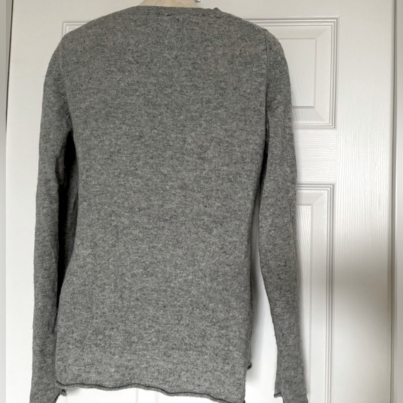 Cashmere Sweater - heather gray crewneck size Medium Old Navy. - Picture 4 of 6